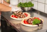 Aftensmad med familien: En tidløs tradition for samvær og næring