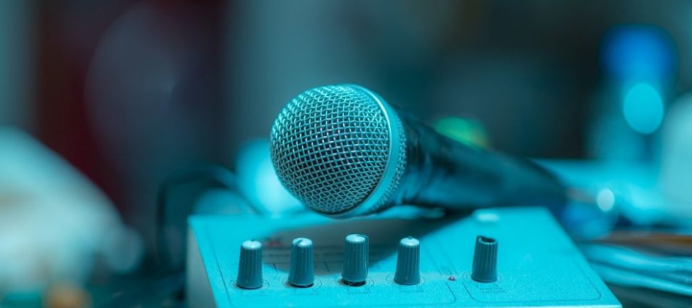 Lej karaoke maskine og få gang i festen
